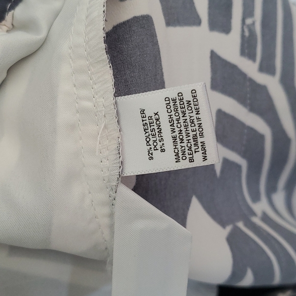 LOFT by Ann Taylor Grey and White Geometric wide leg pants. Petite size Medium - Picture 9 of 9